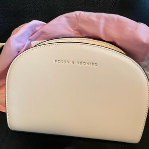 Poppy and peonies Postiano crossbody in cream.